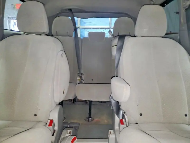 2014 TOYOTA SIENNA LE 8-PASSENGER  