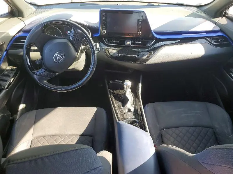 2021 TOYOTA C-HR XLE  