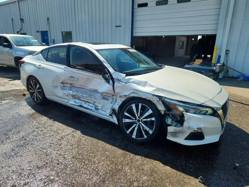 2019 NISSAN ALTIMA SR  