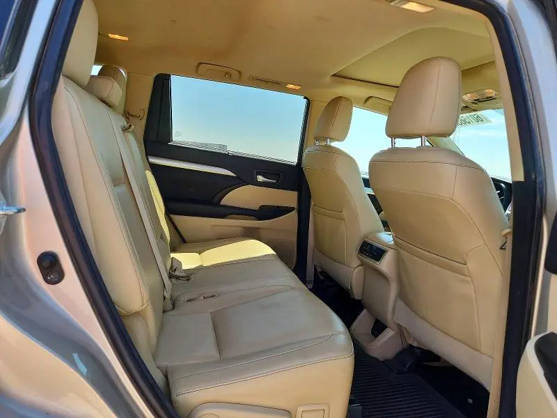 2016 TOYOTA HIGHLANDER XLE  