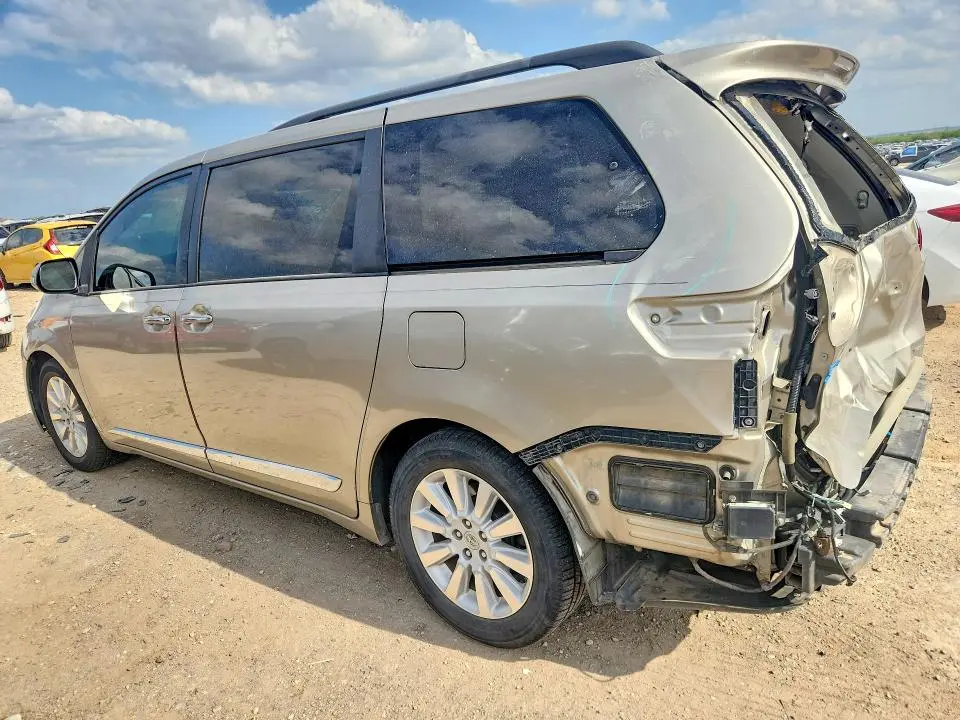 2016 TOYOTA SIENNA LIMITED PREMIUM 7-PASSENGER  