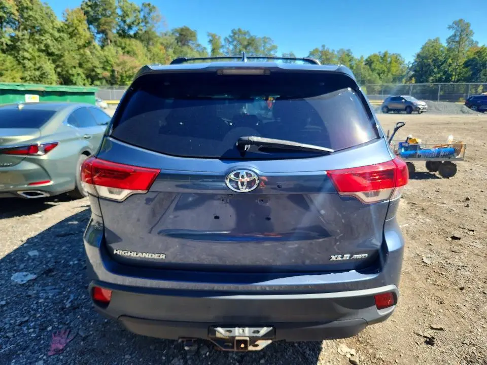 2017 TOYOTA HIGHLANDER XLE  