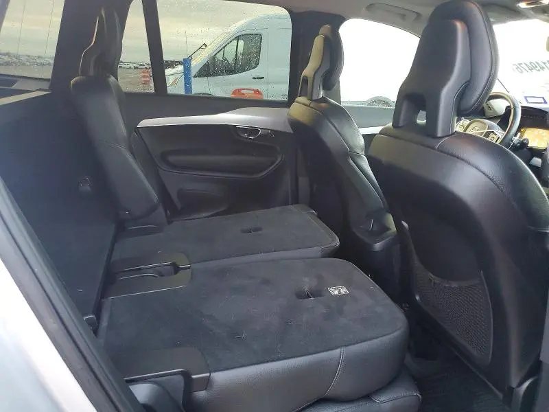 2017 VOLVO XC90 T5  