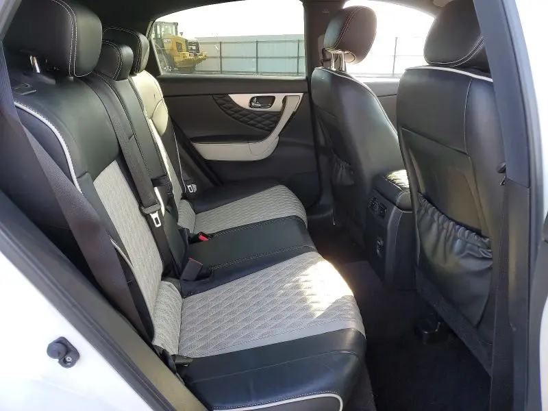 2017 INFINITI QX70 BASE  