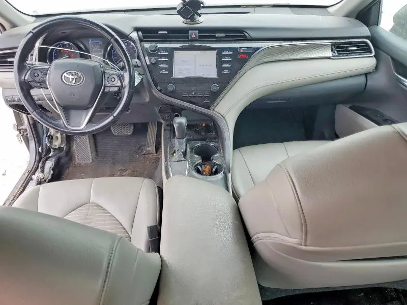 2019 TOYOTA CAMRY SE  
