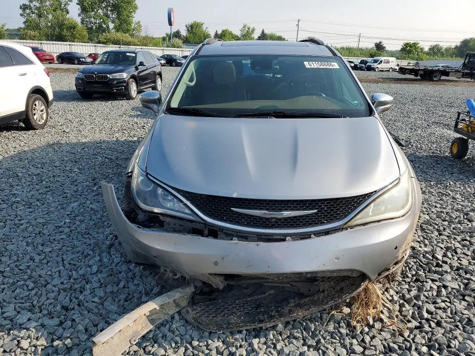 2017 CHRYSLER PACIFICA LIMITED  