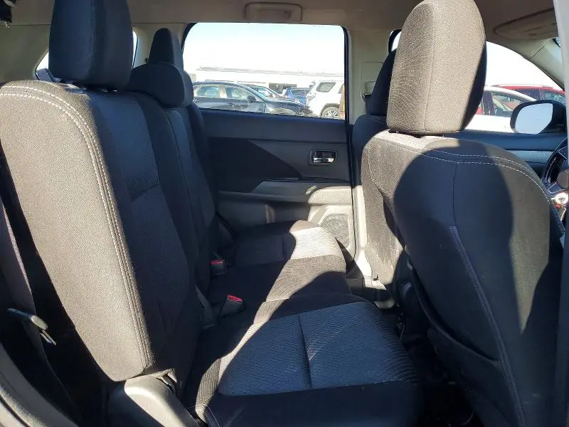 2017 MITSUBISHI OUTLANDER SE  