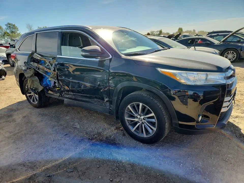 2019 TOYOTA HIGHLANDER XLE  