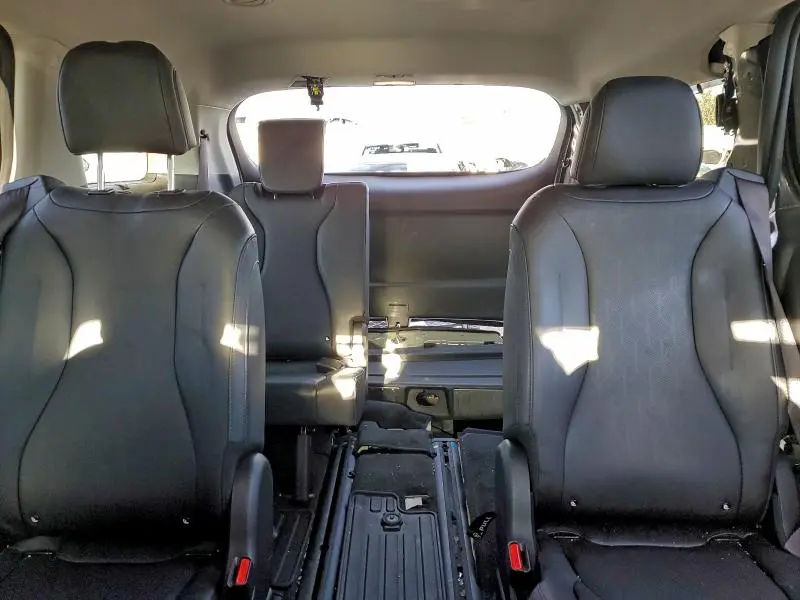 2023 KIA CARNIVAL SX  