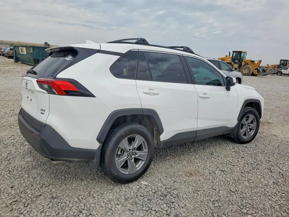 2023 TOYOTA RAV4 XLE  
