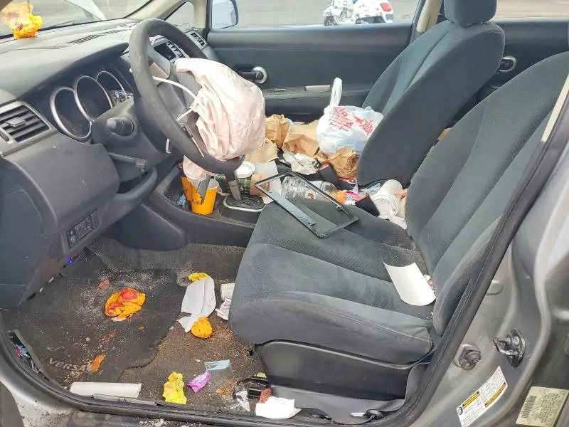 2011 NISSAN VERSA   