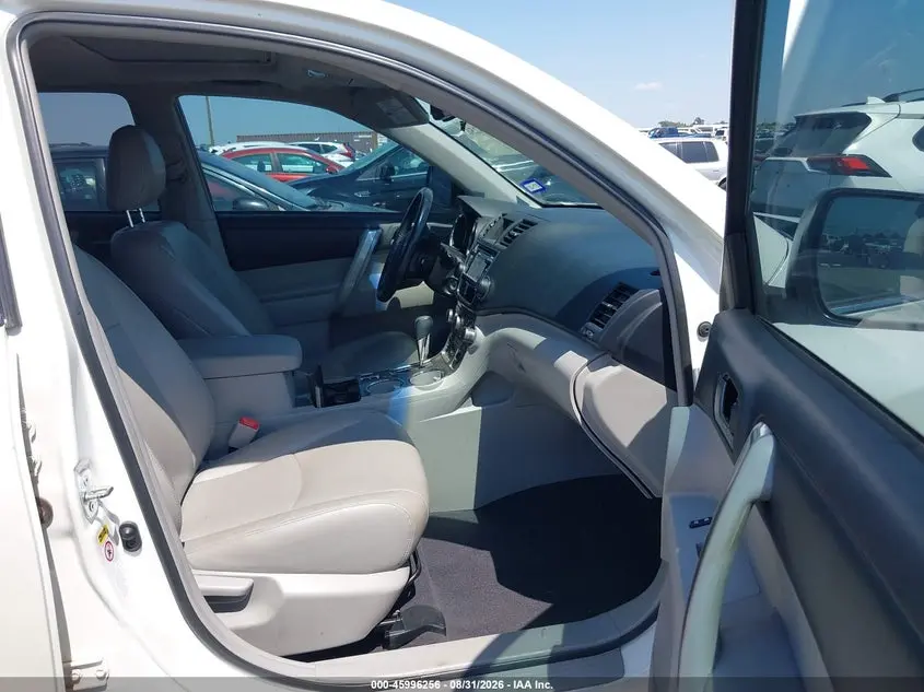 2013 TOYOTA HIGHLANDER SE V6