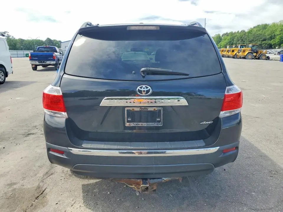 2012 TOYOTA HIGHLANDER SE  