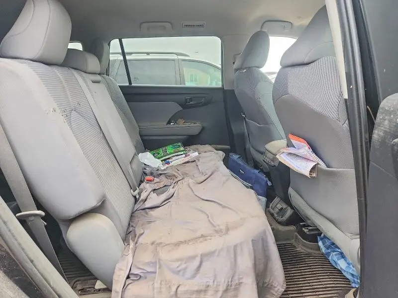 2021 TOYOTA HIGHLANDER LE  