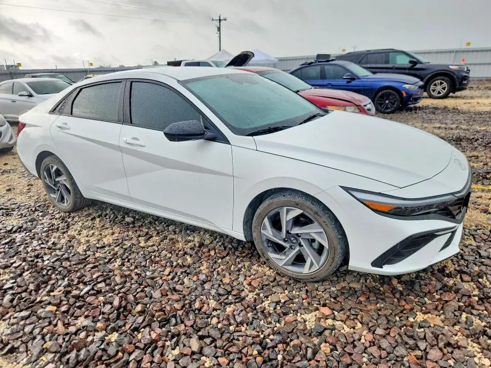 2025 HYUNDAI ELANTRA SEL SPORT  