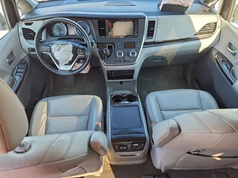 2018 TOYOTA SIENNA XLE  