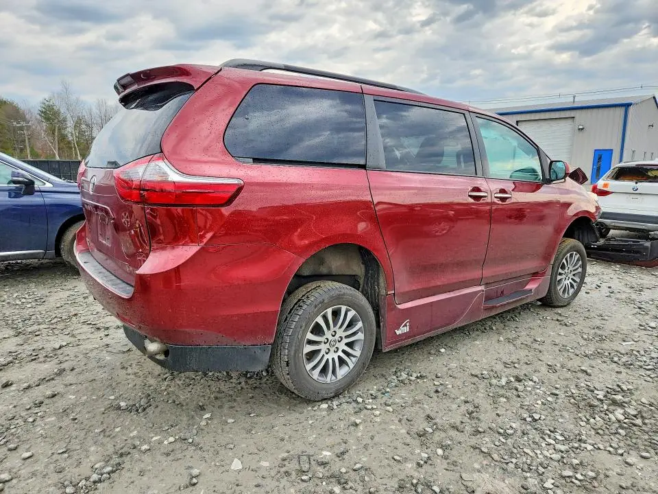 2020 TOYOTA SIENNA XLE 8-PASSENGER  