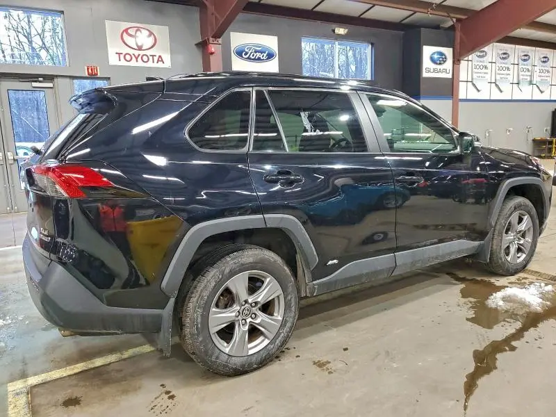 2022 TOYOTA RAV4 XLE  