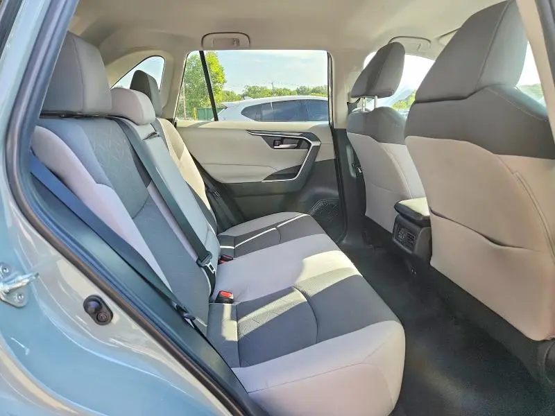 2020 TOYOTA RAV4 XLE  