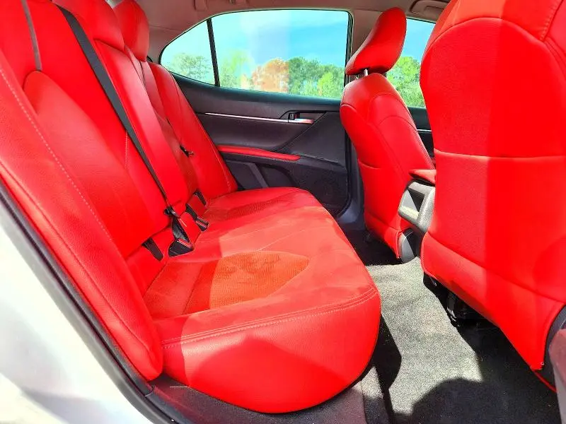 2018 TOYOTA CAMRY SE  