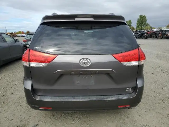 2011 TOYOTA SIENNA XLE  