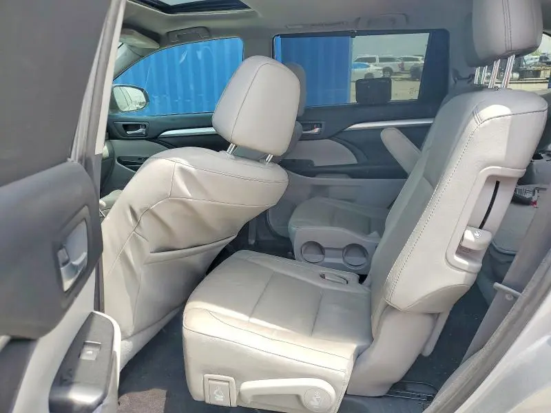 2016 TOYOTA HIGHLANDER XLE  