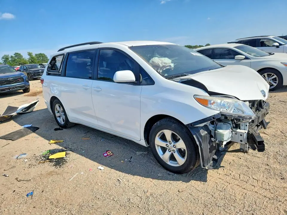 2015 TOYOTA SIENNA LE  