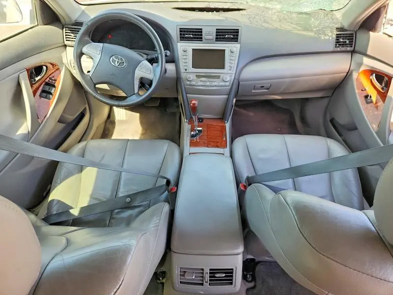 2011 TOYOTA CAMRY LE V6  