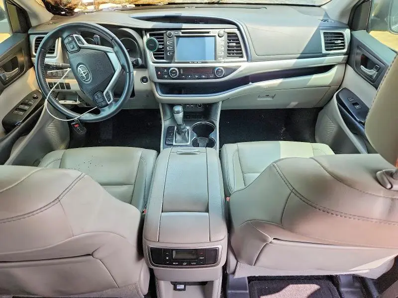 2019 TOYOTA HIGHLANDER XLE  