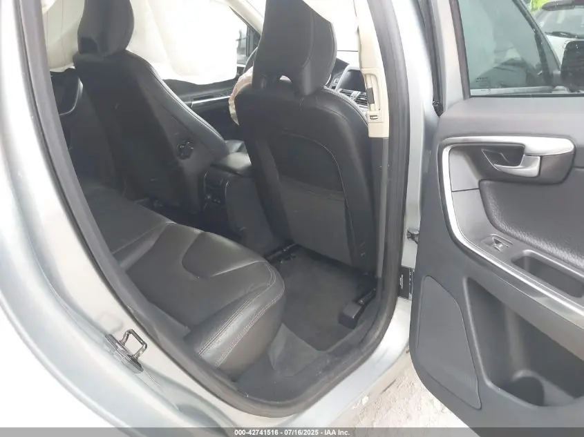 2013 VOLVO XC60 T6