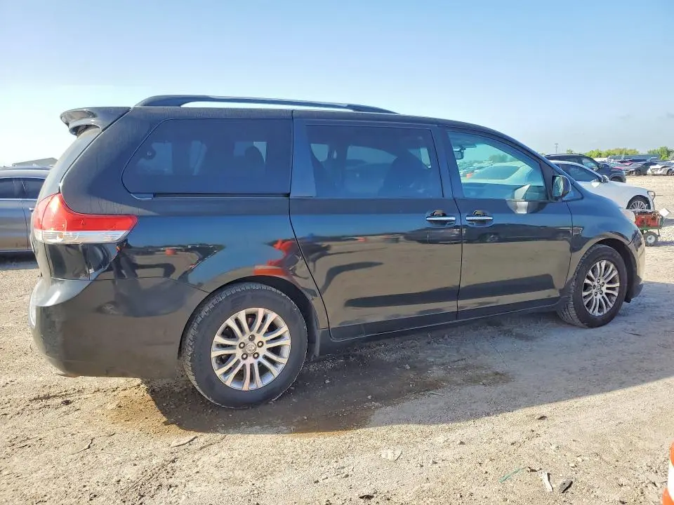 2011 TOYOTA SIENNA XLE 8-PASSENGER  