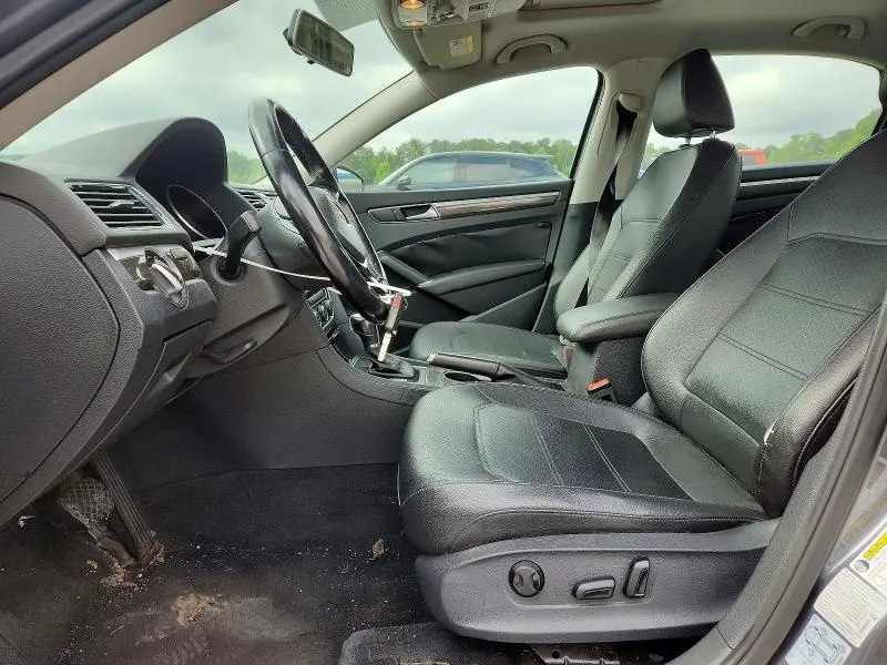 2016 VOLKSWAGEN PASSAT SE  