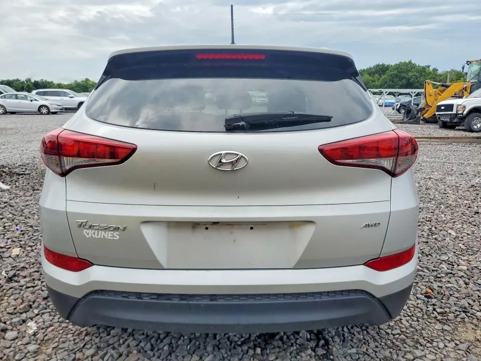 2017 HYUNDAI TUCSON SE  