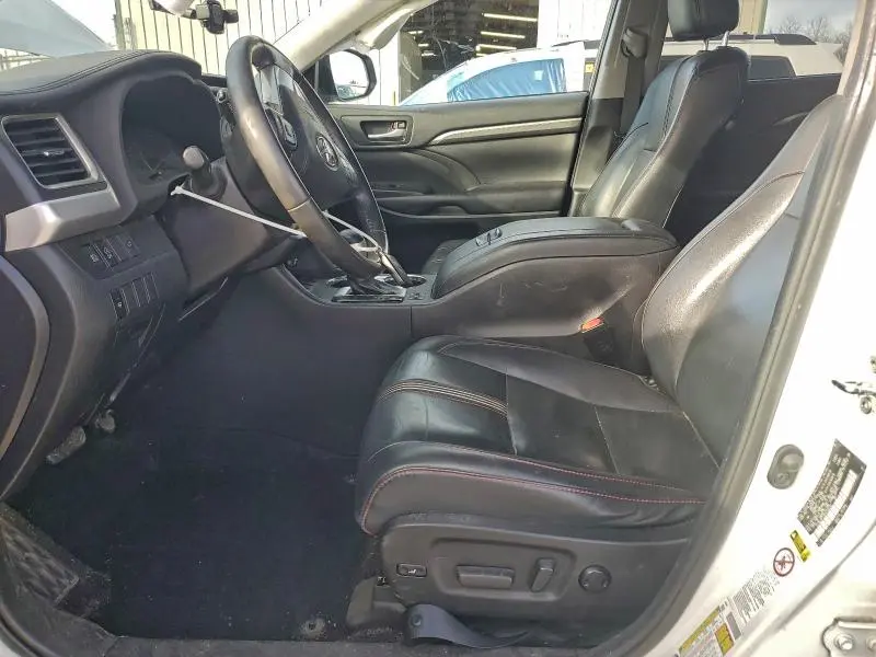 2019 TOYOTA HIGHLANDER SE  