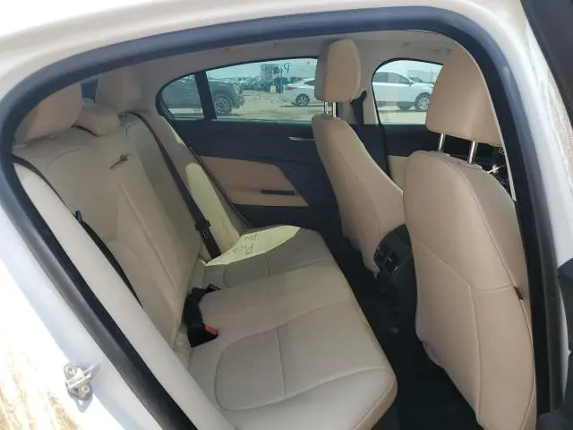 2018 JAGUAR XE 