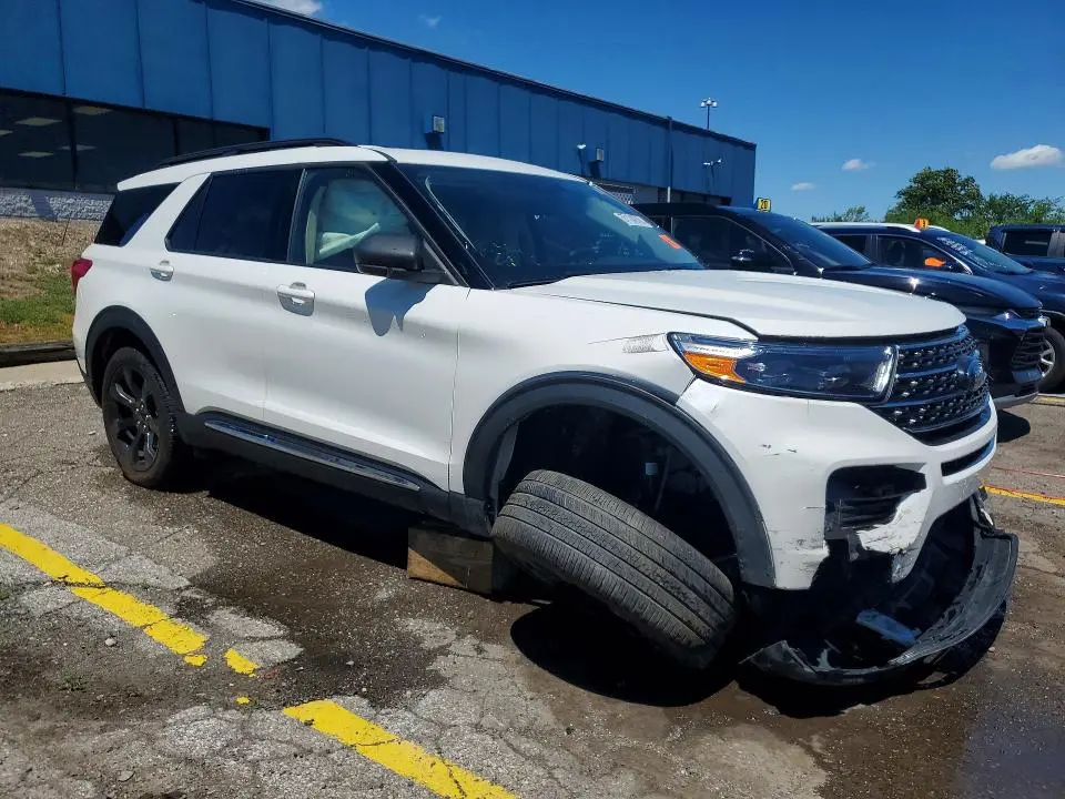 2022 FORD EXPLORER XLT  