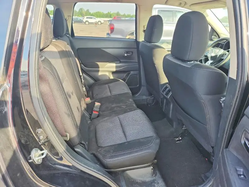 2019 MITSUBISHI OUTLANDER SE  