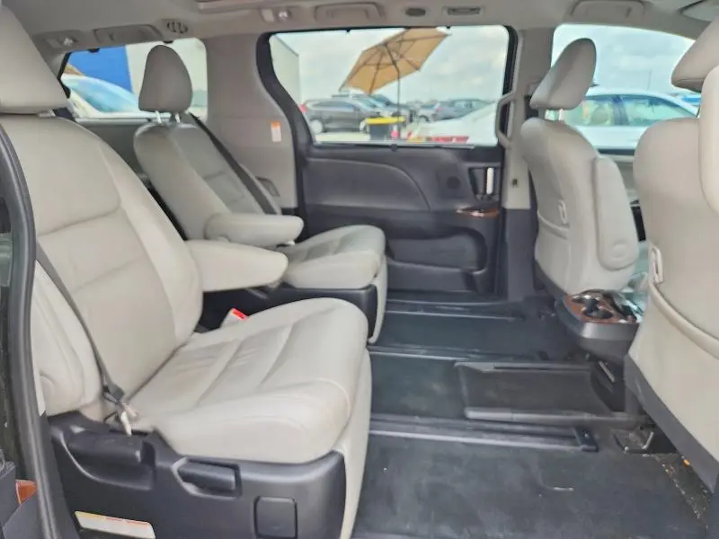 2017 TOYOTA SIENNA LIMITED PREMIUM 7-PASSENGER  