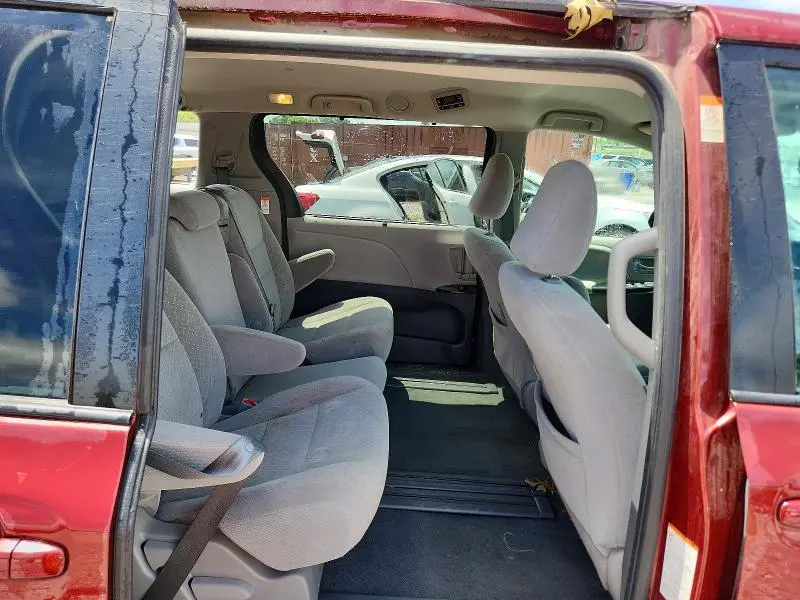 2020 TOYOTA SIENNA LE  