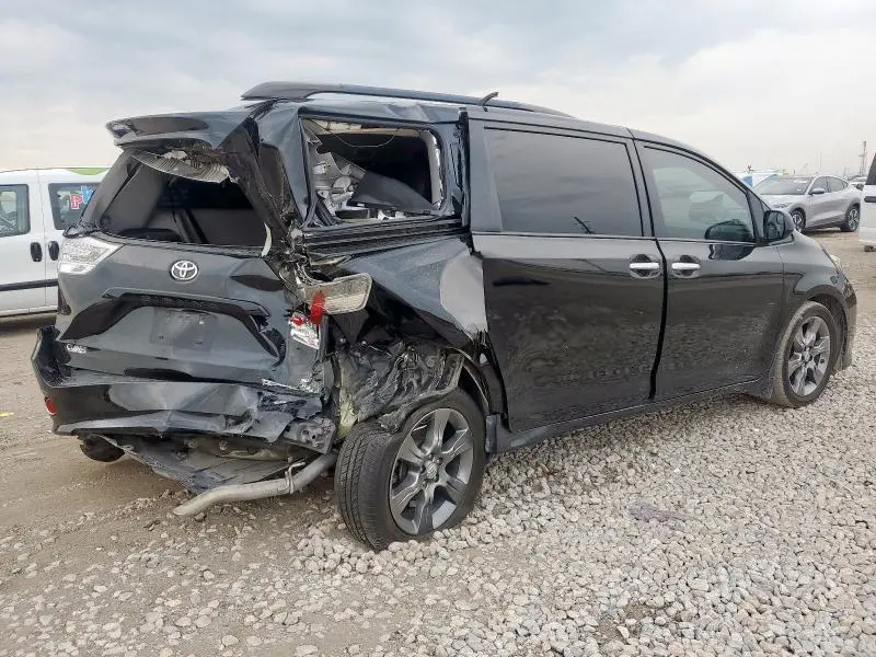 2016 TOYOTA SIENNA SE  