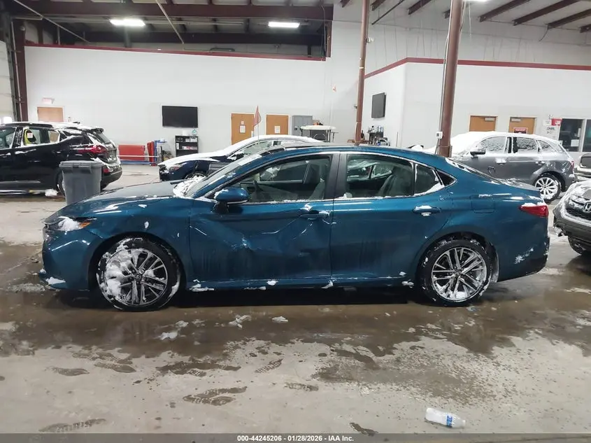 2025 TOYOTA CAMRY XLE