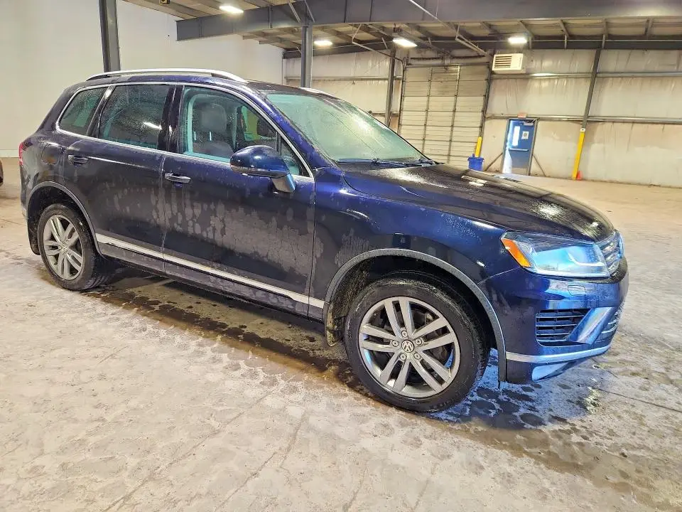 2016 VOLKSWAGEN TOUAREG SPORT  