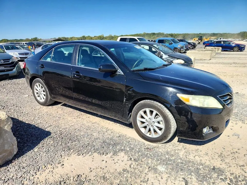 2011 TOYOTA CAMRY XLE  