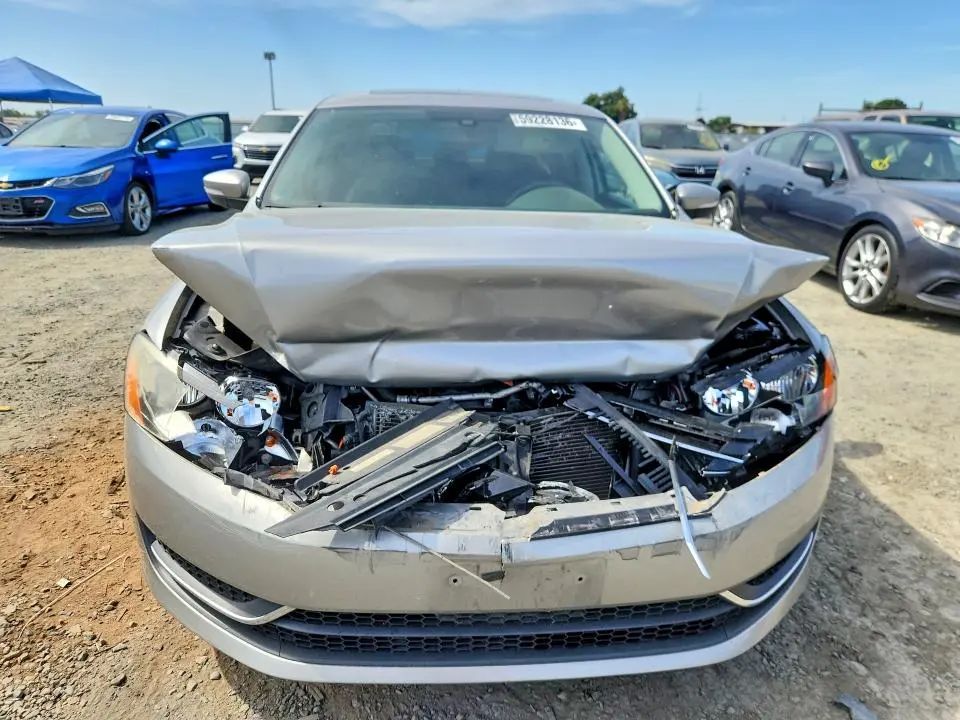 2013 VOLKSWAGEN PASSAT SE  