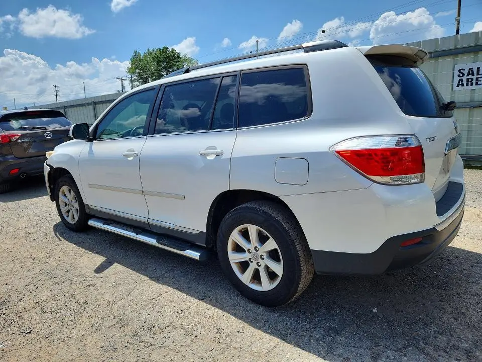 2011 TOYOTA HIGHLANDER SE  