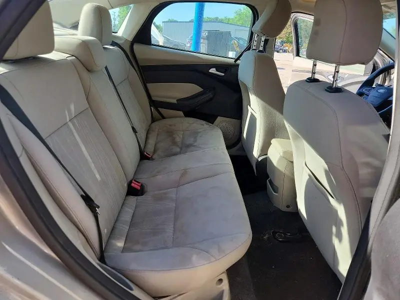 2015 FORD FOCUS SE  