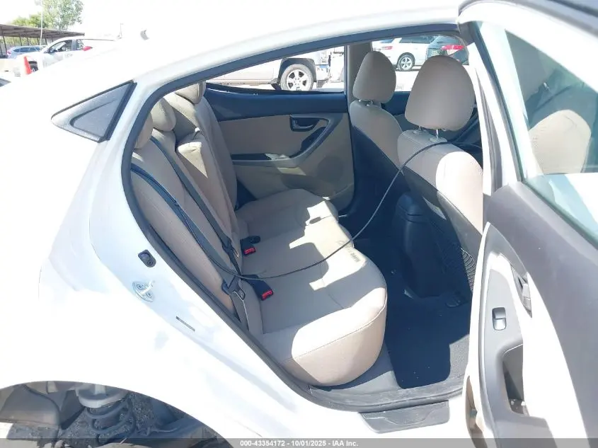 2016 HYUNDAI ELANTRA SE