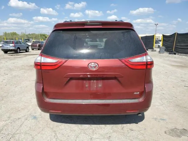 2016 TOYOTA SIENNA XLE