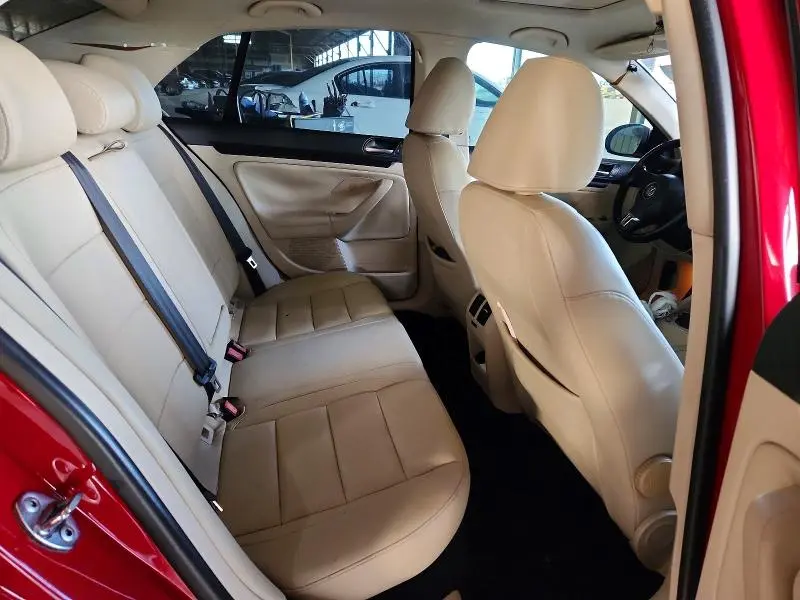 2010 VOLKSWAGEN JETTA SE  