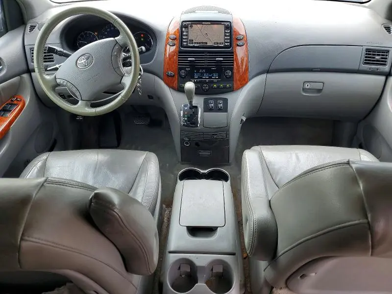 2010 TOYOTA SIENNA XLE  